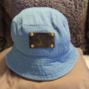 LEATHER LVPATCH BUCKET HAT - LIGHT DENIM